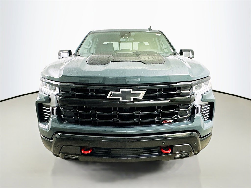 Used 2025 Chevrolet Silverado 1500 LT Trail Boss w/ Convenience Package II image 2