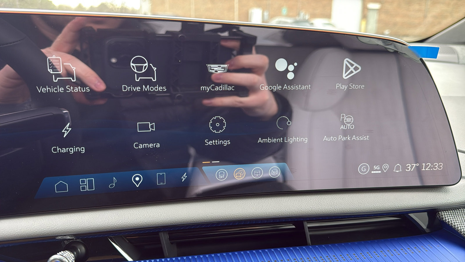 New 2026 Cadillac Optiq Sport 2 image 19