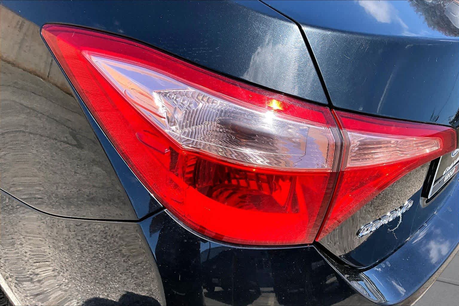 Used 2018 Toyota Corolla LE FWD image 28