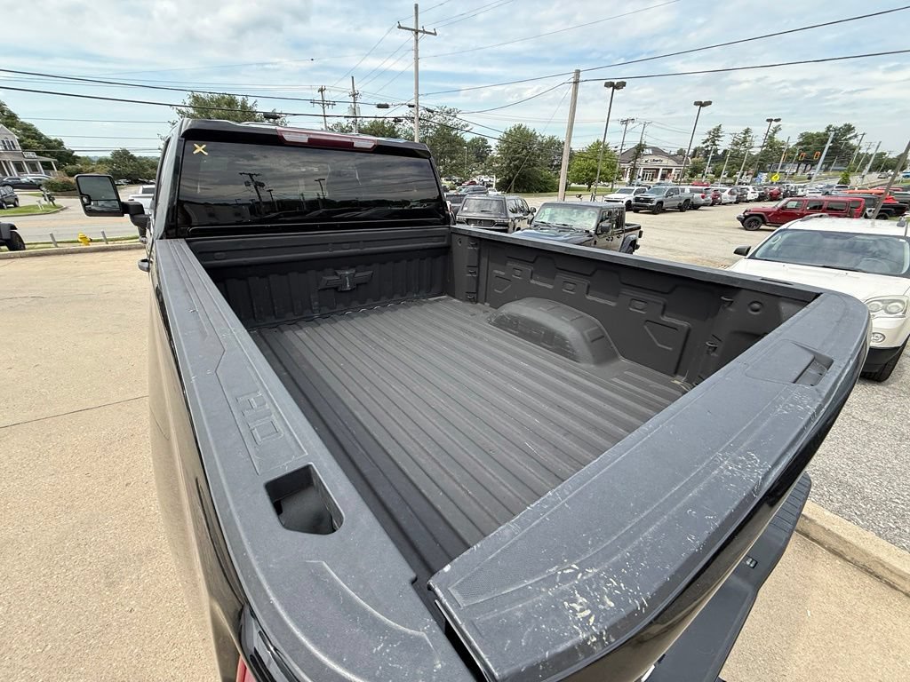 Used 2022 Chevrolet Silverado 2500 Custom w/ Custom Value Package AWD/4WD image 8