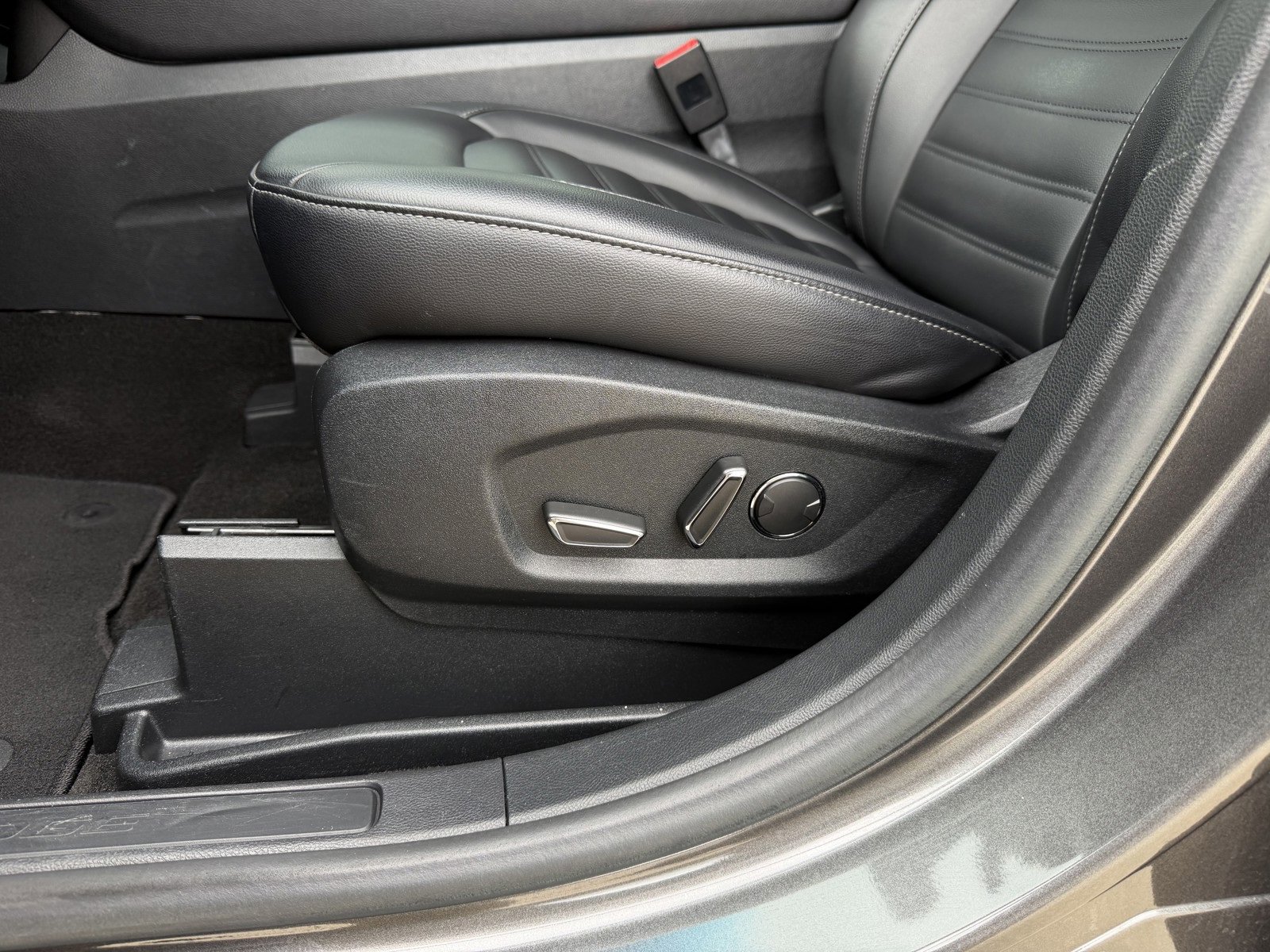 Used 2019 Ford Edge SEL w/ Equipment Group 201A image 8