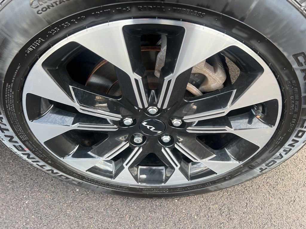 Certified 2023 Kia Carnival EX image 38