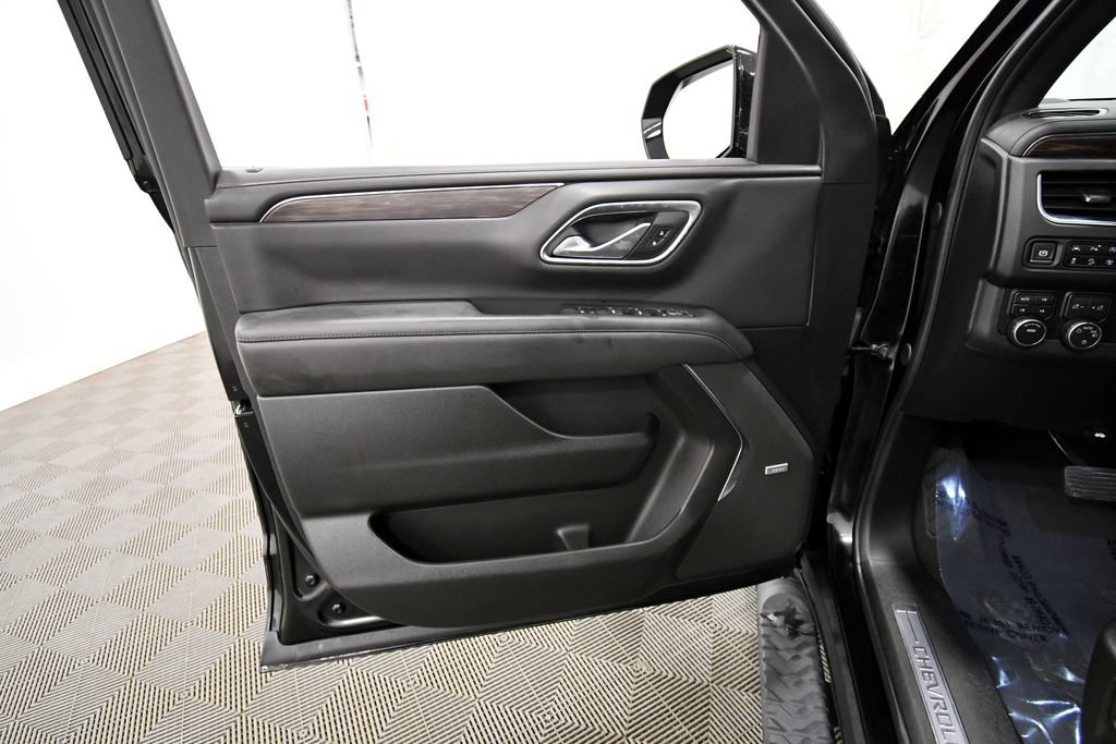 Used 2024 Chevrolet Tahoe Z71 w/ Luxury Package AWD/4WD image 13
