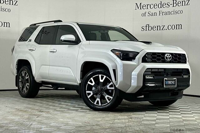 Used 2025 Toyota 4Runner 4WD image 2