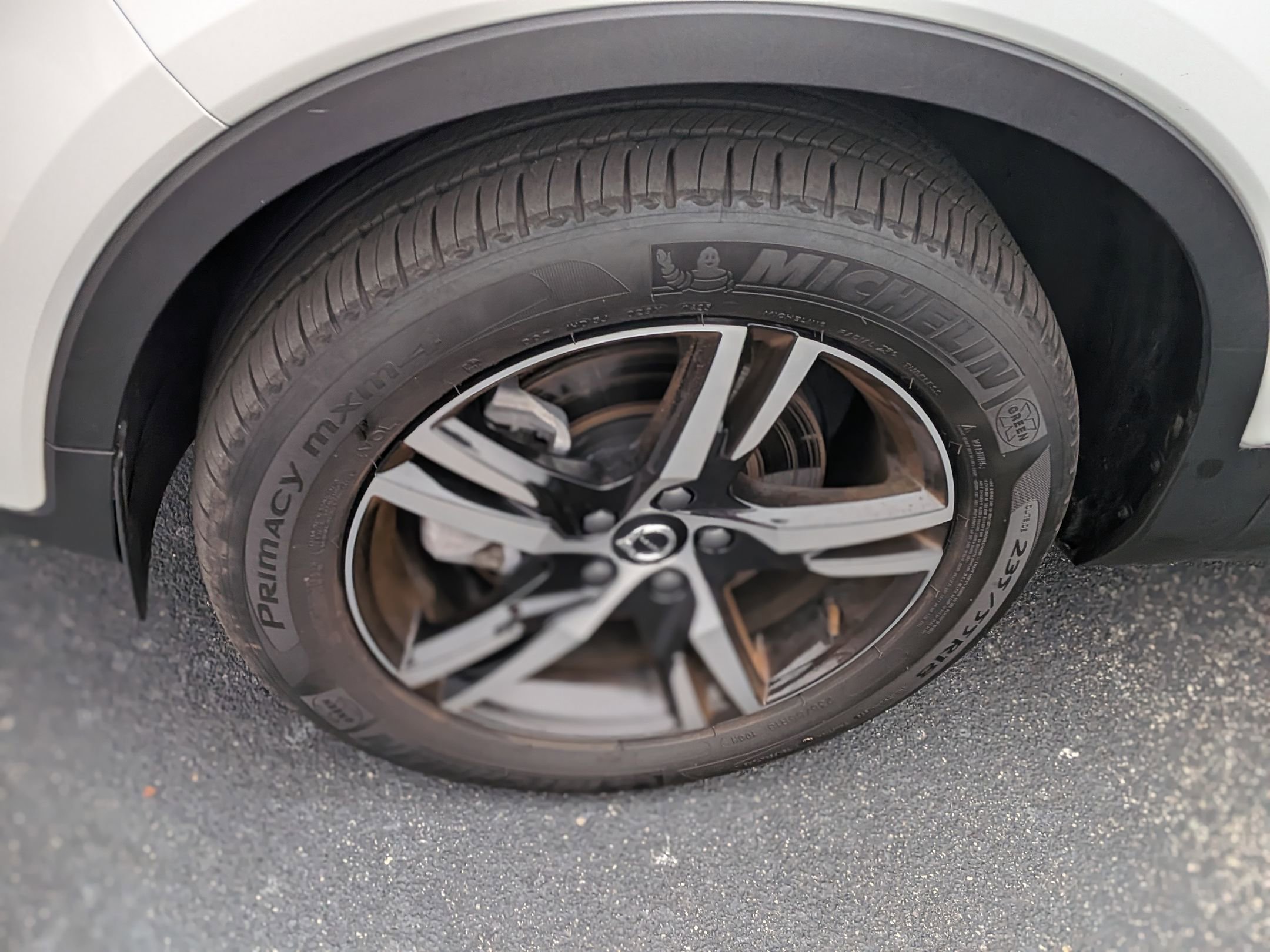 Used 2025 Volvo XC40 B5 Core image 12