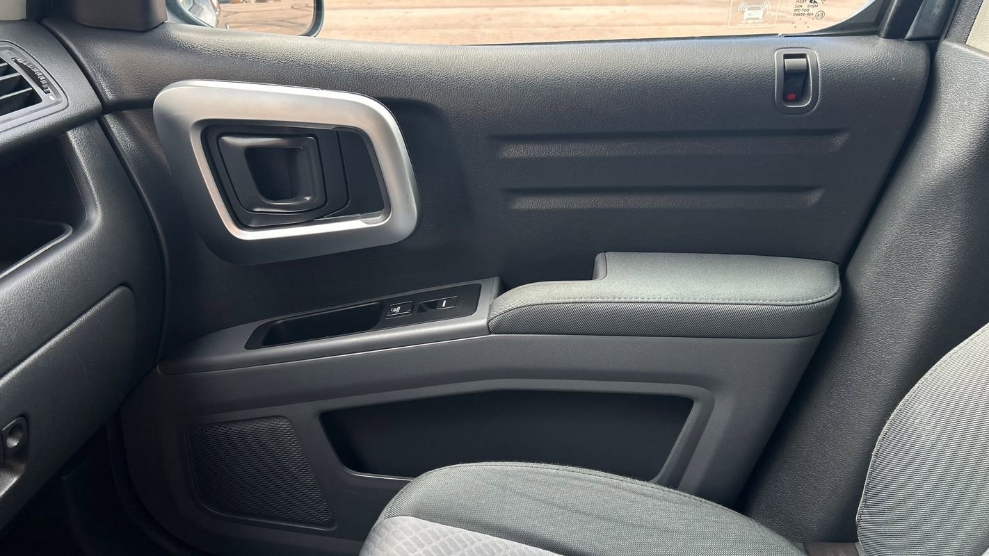 Used 2006 Honda Ridgeline RTS image 25