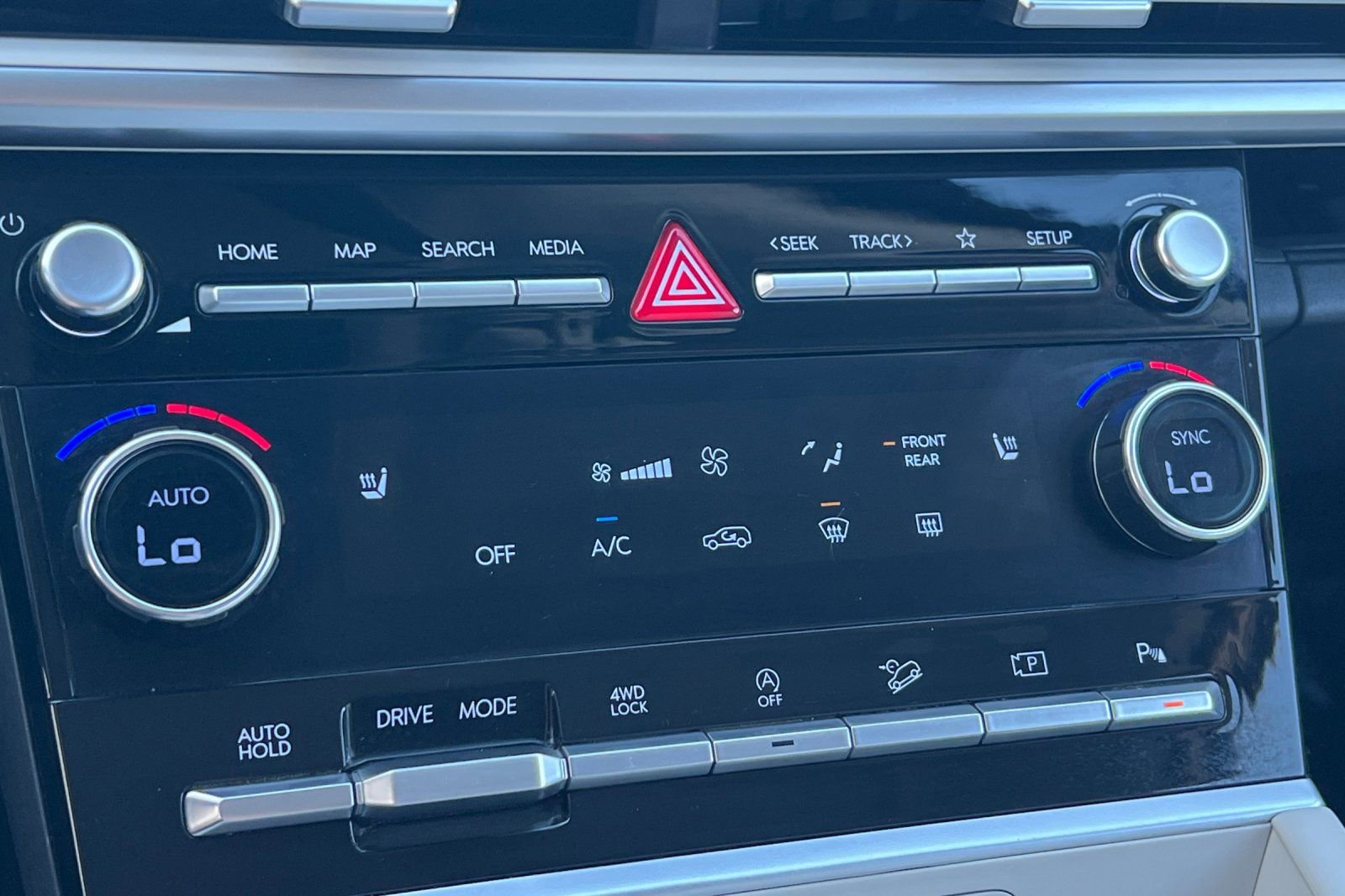 Used 2024 Hyundai Santa Fe SEL image 22