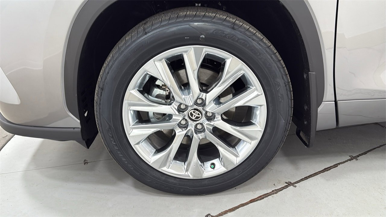New 2026 Toyota Highlander Limited image 25