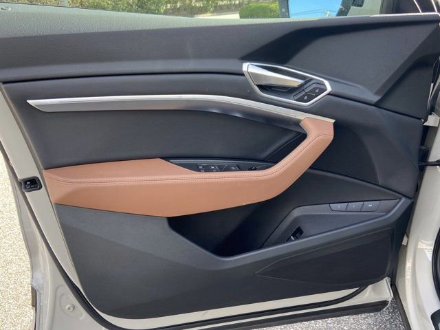 Used 2022 Audi e-tron Premium w/ Convenience Plus Package image 21