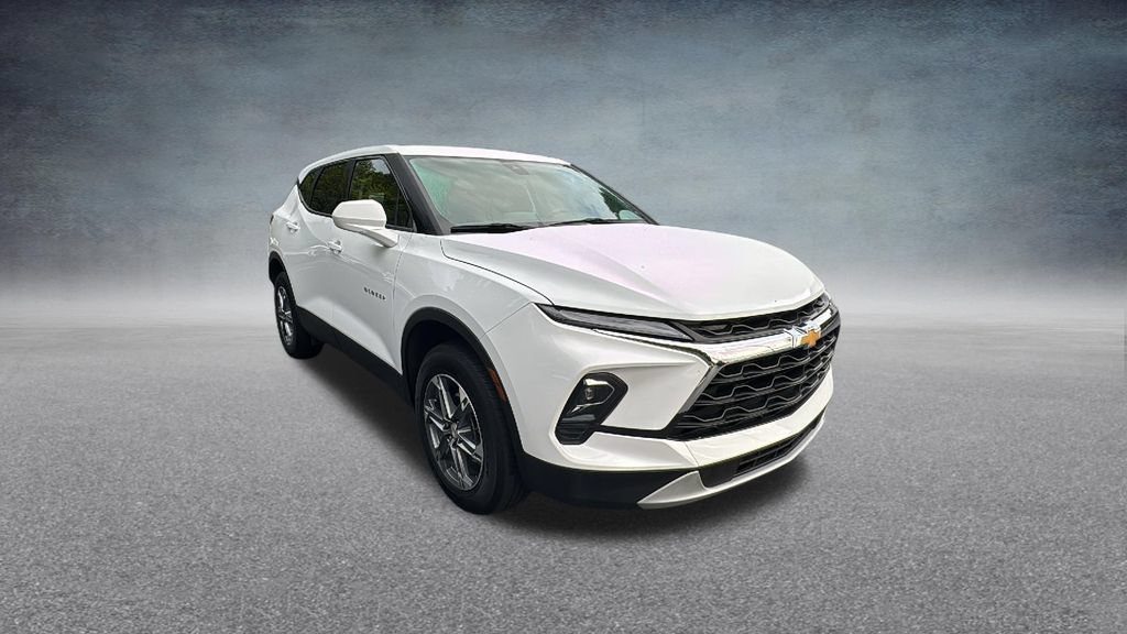 Used 2025 Chevrolet Blazer LT AWD/4WD image 2