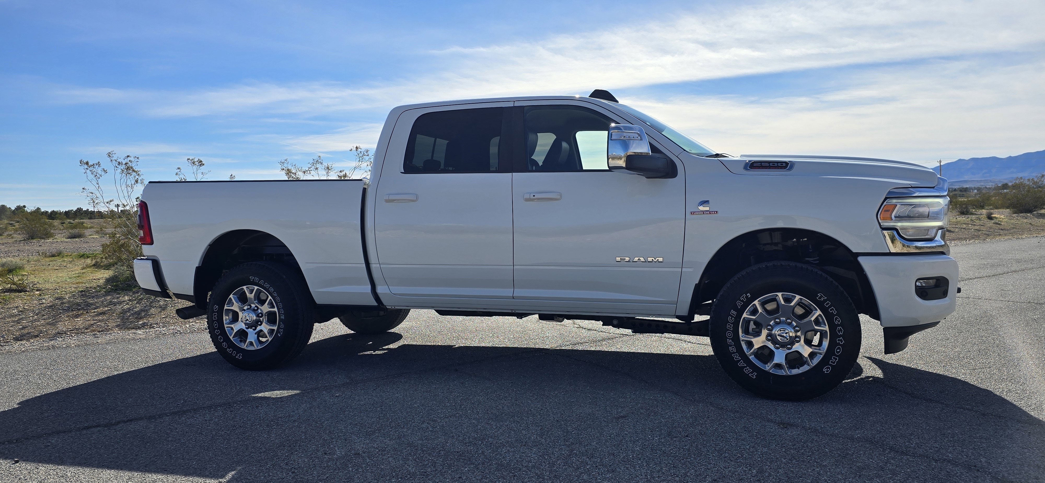 Used 2024 RAM 2500 Laramie AWD/4WD image 3