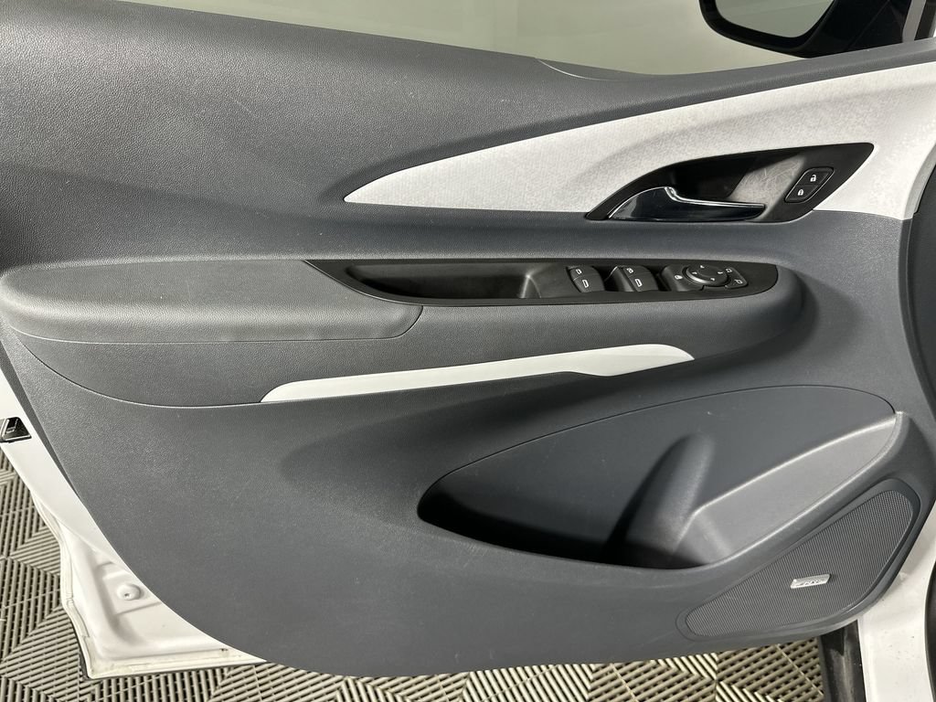 Used 2020 Chevrolet Bolt Premier w/ Infotainment Package FWD image 24