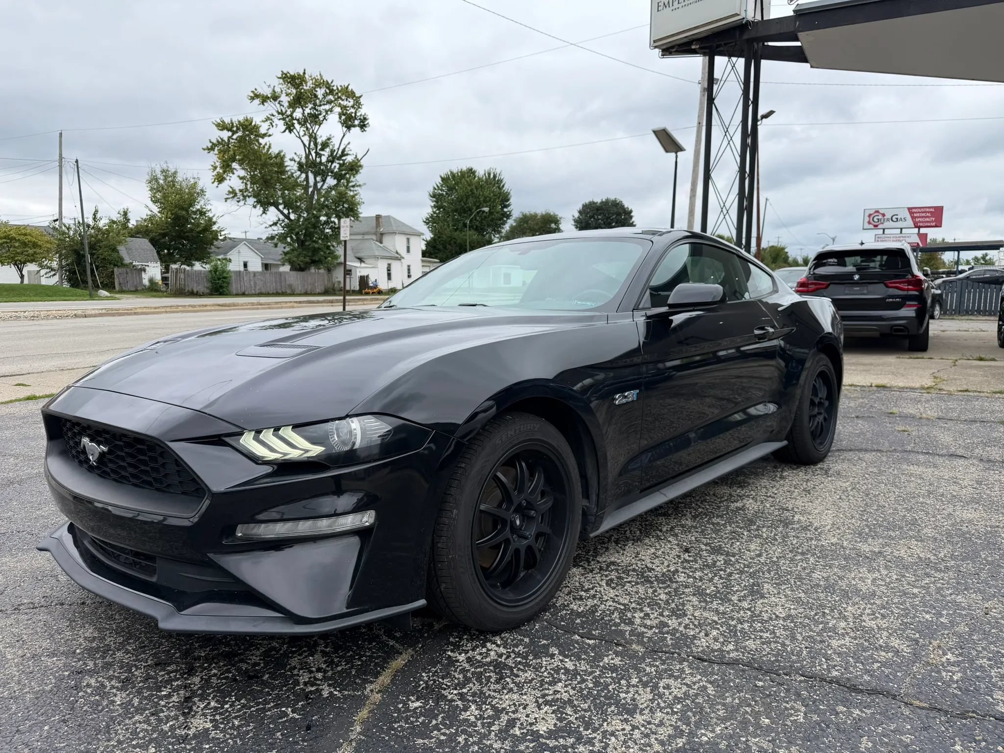 Used 2018 Ford Mustang Coupe RWD image 4