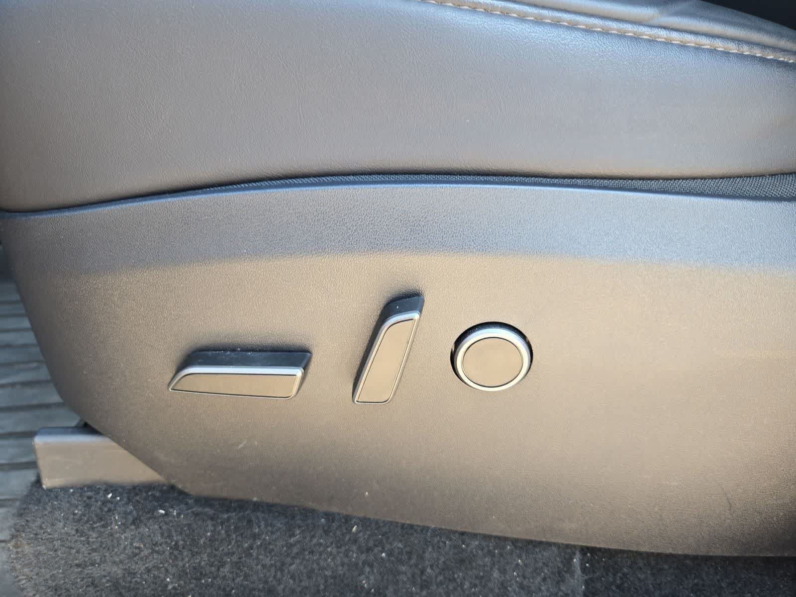 Used 2024 Tesla Model Y 2WD image 15
