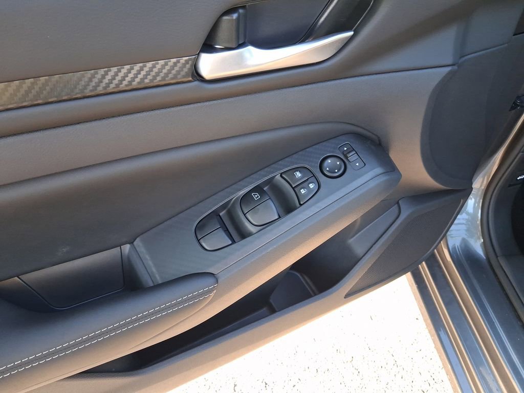 Used 2025 Nissan Altima 2.5 SV w/ SV Premium Package image 17