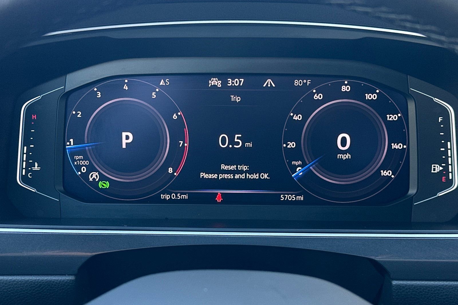 Certified 2024 Volkswagen Tiguan SEL R-Line image 24