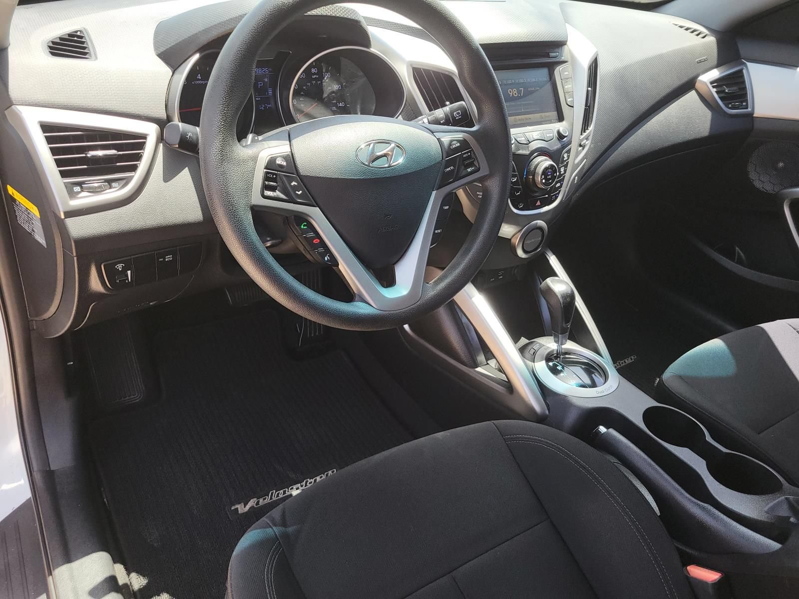 Used 2016 Hyundai Veloster FWD image 15