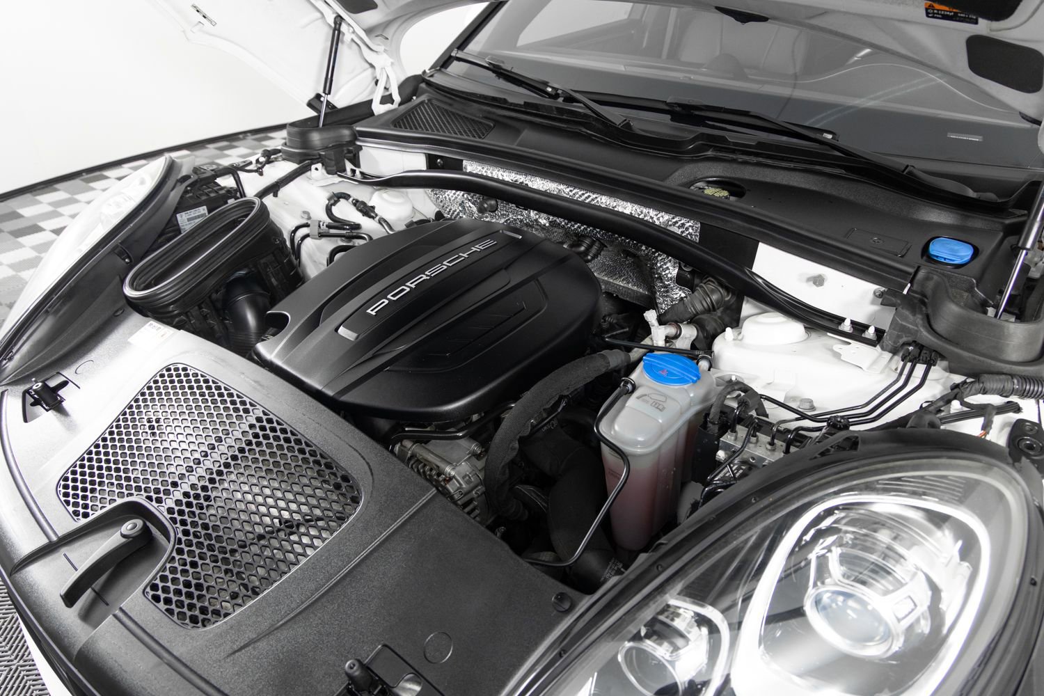 Used 2018 Porsche Macan Sport Edition image 42