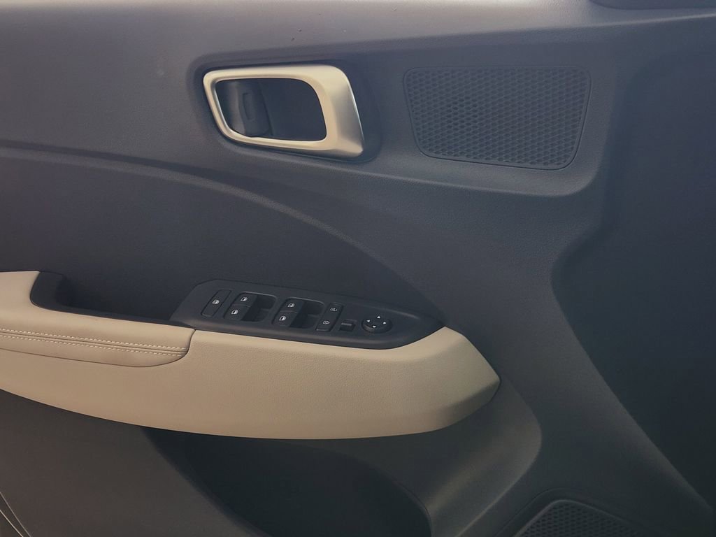 New 2026 Hyundai Venue SEL FWD image 17