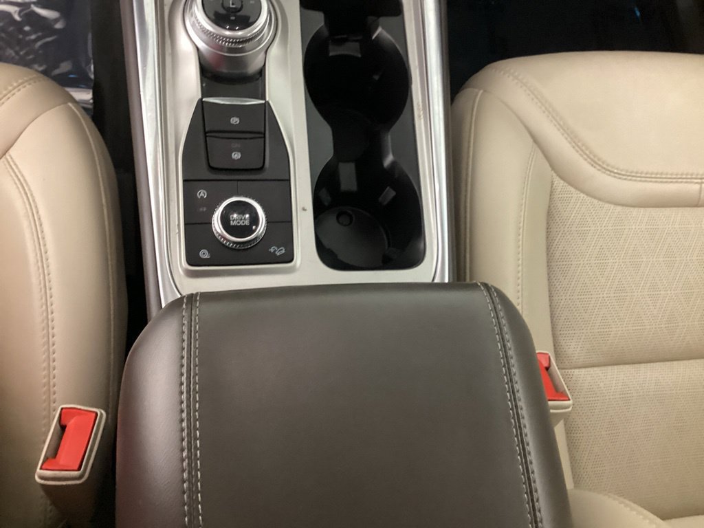 Used 2022 Ford Explorer Platinum w/ Equipment Group 601A AWD/4WD image 21