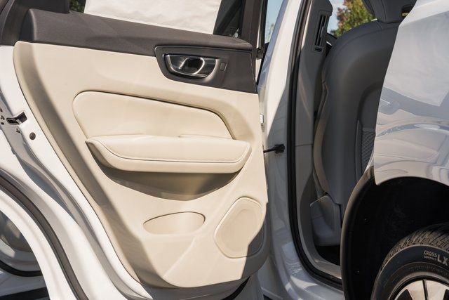 New 2026 Volvo XC60 B5 Ultra w/ Protection Package Premier image 36