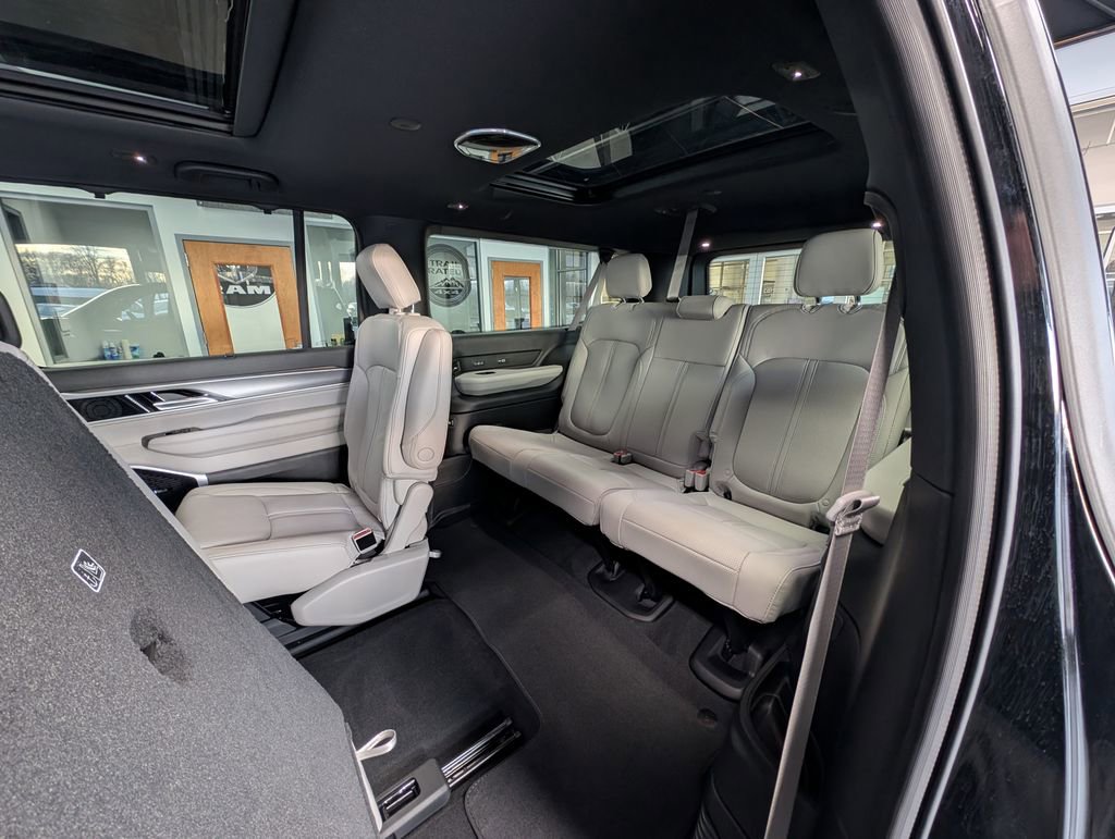 New 2026 Jeep Grand Wagoneer L Limited image 15