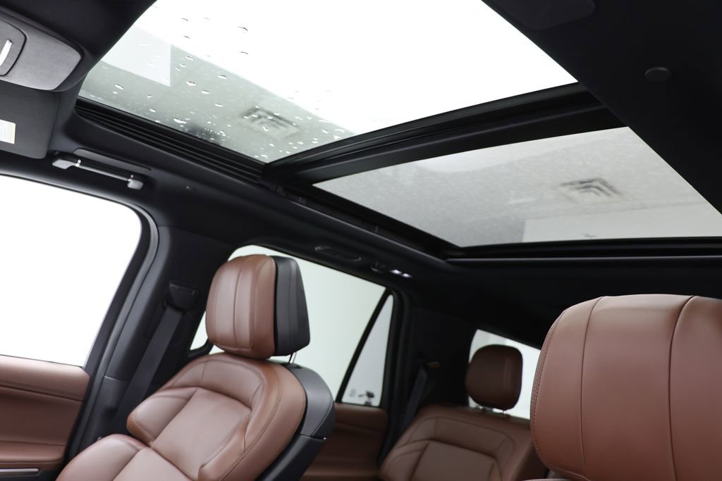 Used 2025 Lincoln Navigator Reserve AWD/4WD image 19