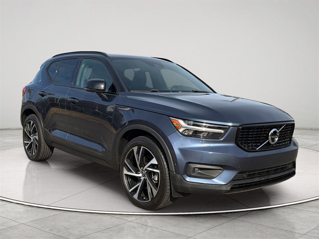 Used 2022 Volvo XC40 T5 R-Design w/ Advanced Package