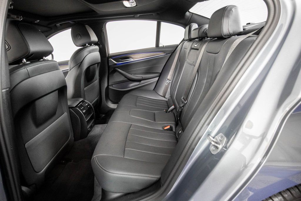 Used 2023 BMW 540i w/ Convenience Package image 11