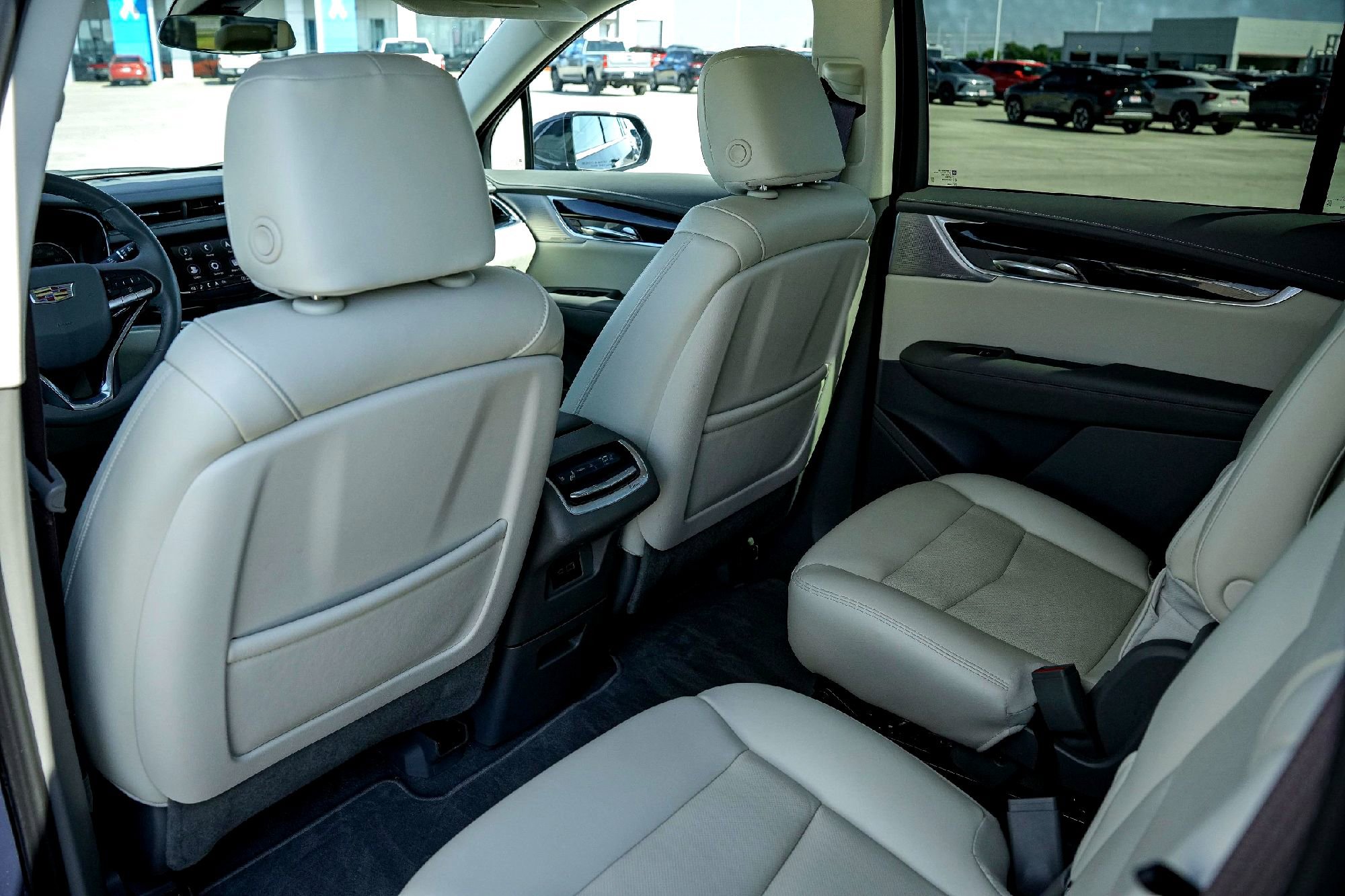 Used 2025 Cadillac XT6 Premium Luxury image 29