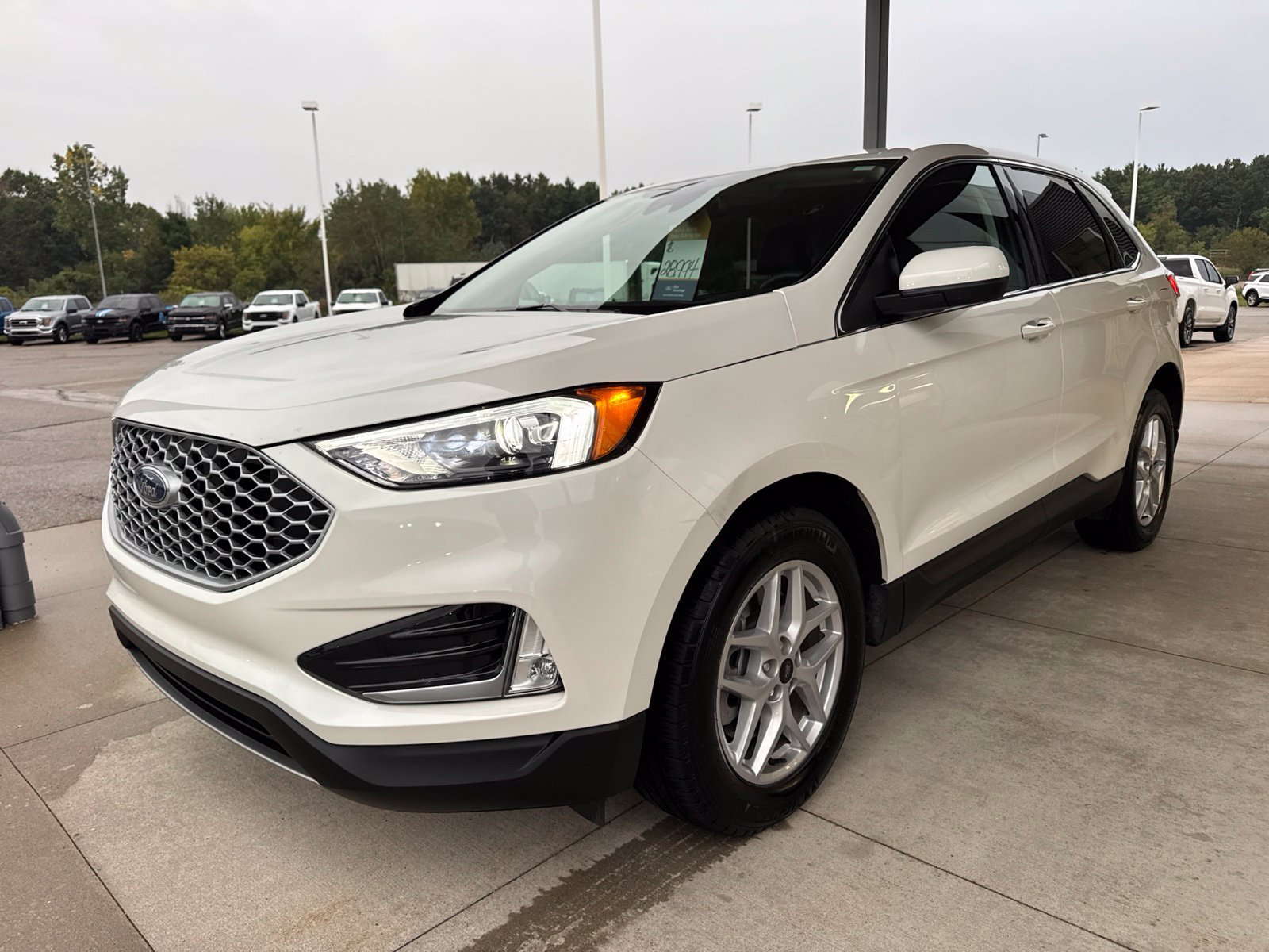 Certified 2024 Ford Edge SEL w/ Convenience Package AWD/4WD image 3