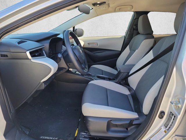 Used 2025 Toyota Corolla LE FWD image 17