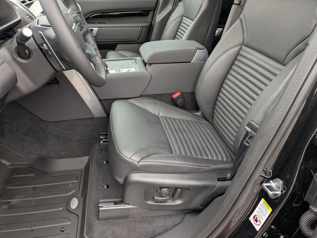 New 2026 Land Rover Discovery S image 12