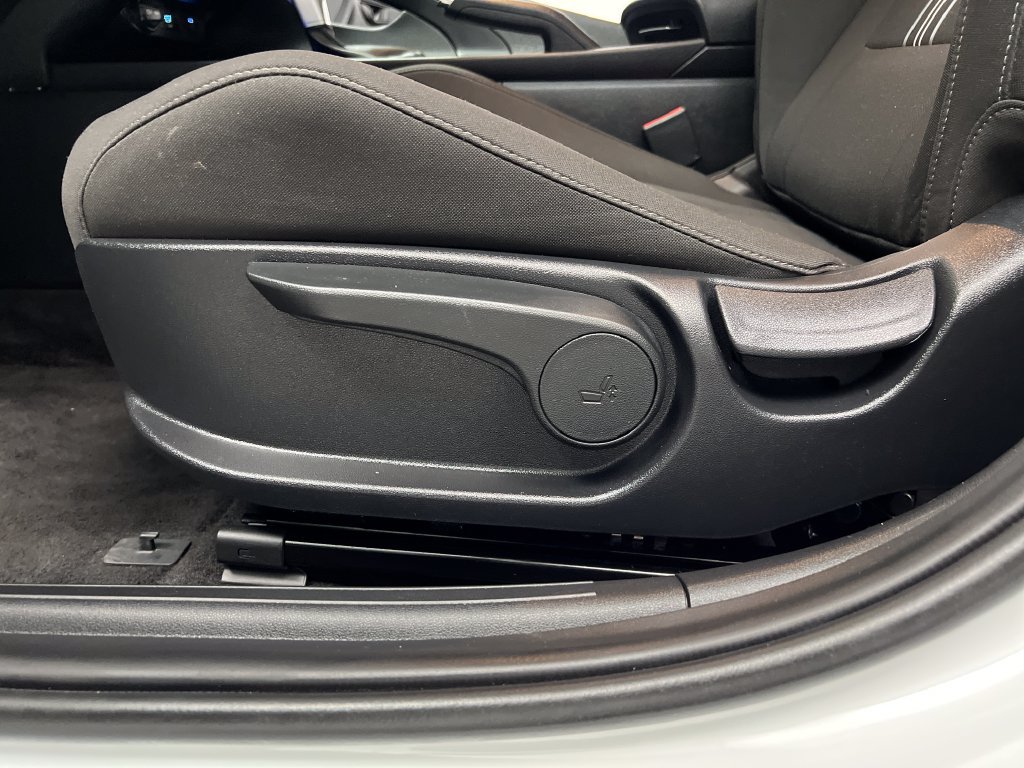 Used 2026 Hyundai Elantra Sport FWD image 13