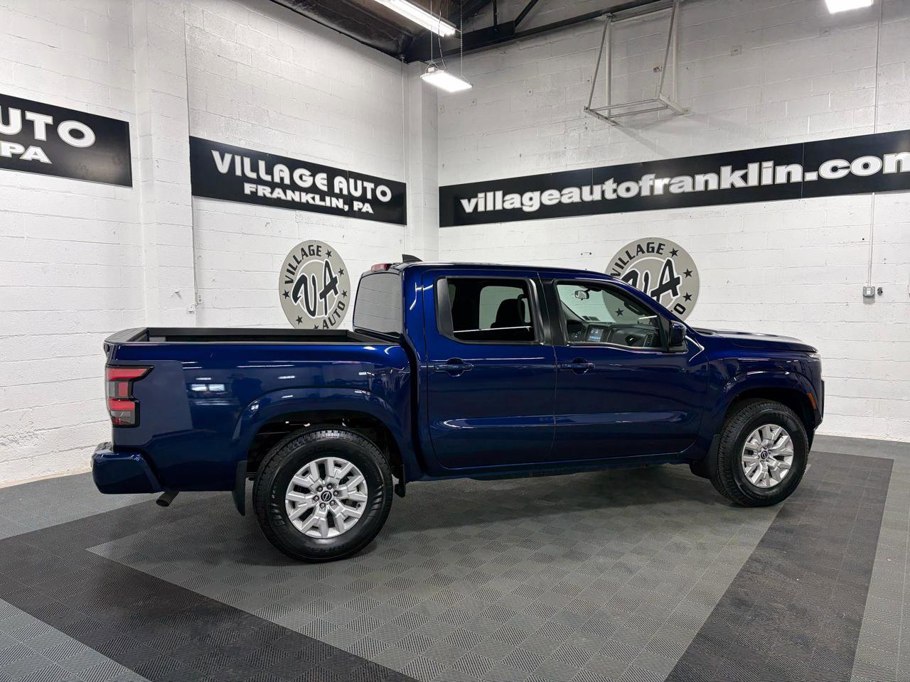 Used 2022 Nissan Frontier SV w/ Technology Package AWD/4WD image 3