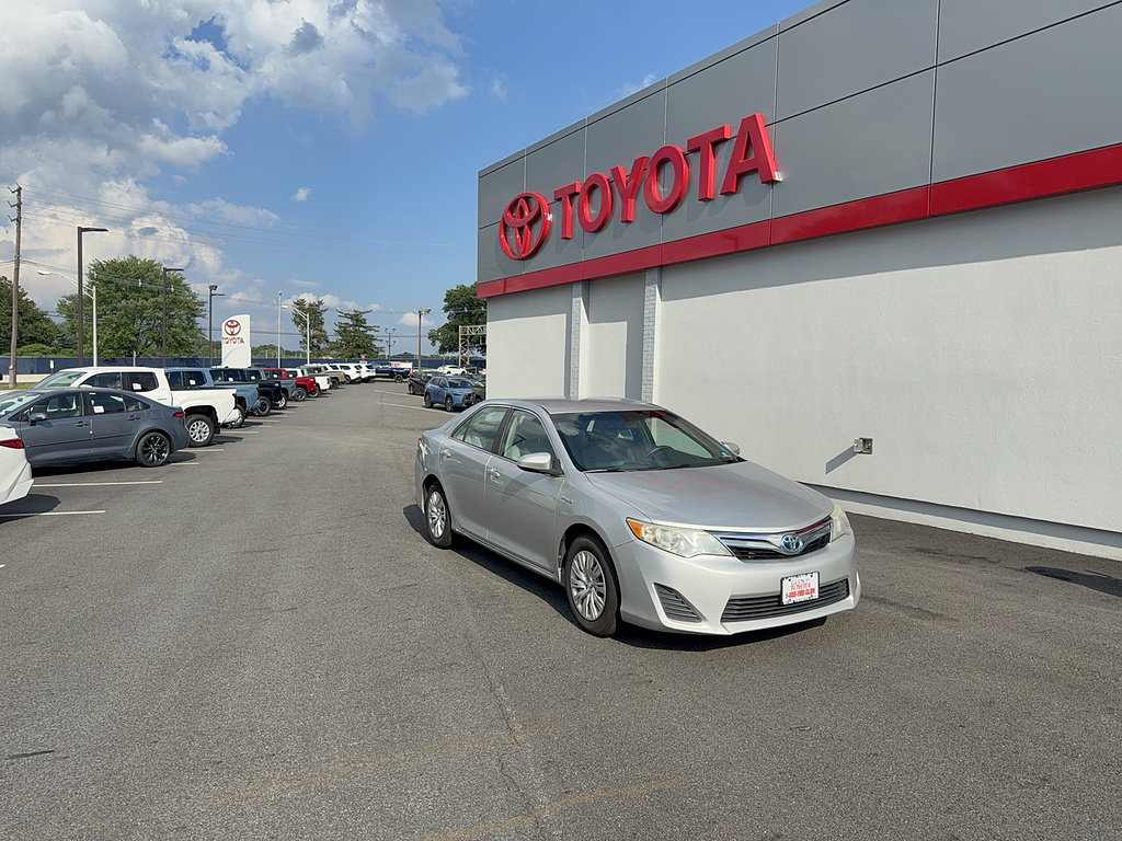 Used 2014 Toyota Camry LE FWD image 1