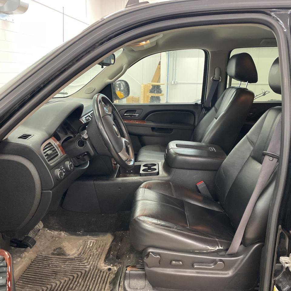 Used 2011 Chevrolet Avalanche LT AWD/4WD image 17