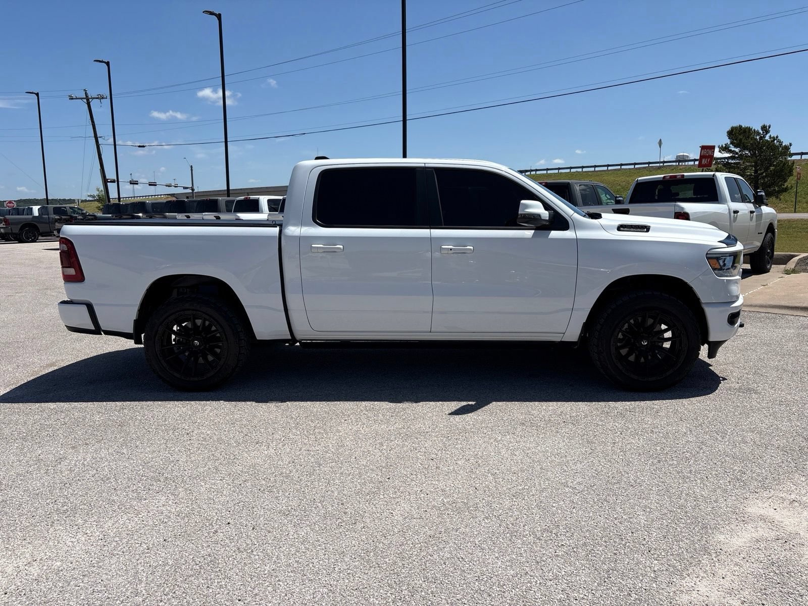 Used 2024 RAM 1500 Laramie AWD/4WD image 7