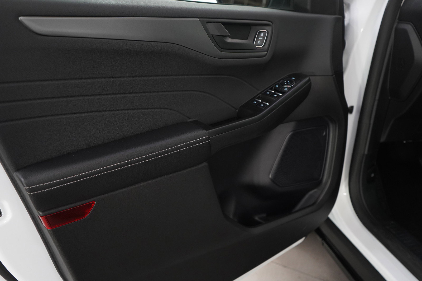 Used 2024 Ford Escape Active image 25