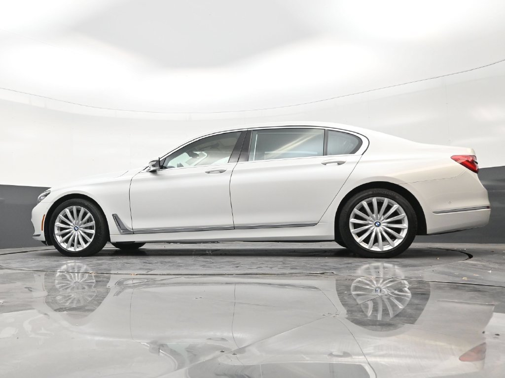 Used 2019 BMW 740i w/ Executive Package RWD image 21