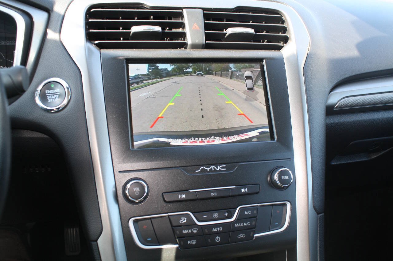 Used 2019 Ford Fusion SE FWD image 9