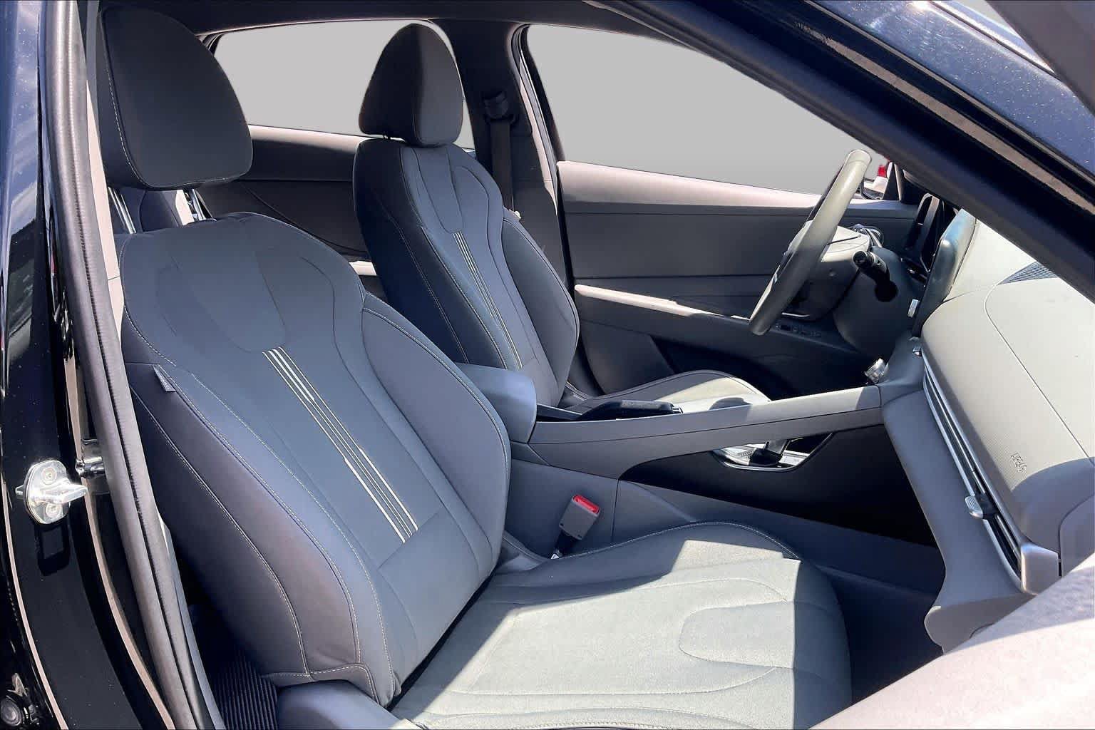 Used 2023 Hyundai Elantra SEL w/ Cargo Package FWD image 9