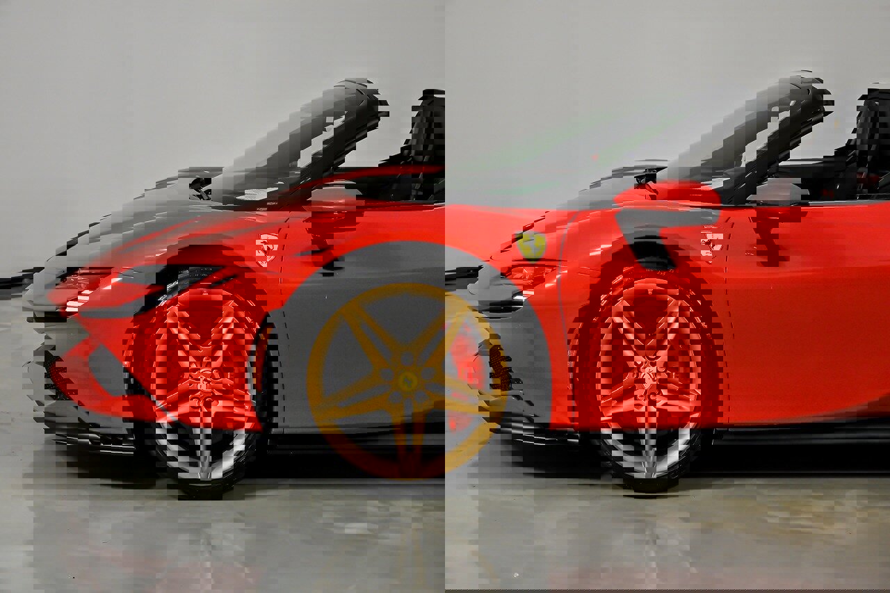 Used 2022 Ferrari SF90 Spider image 7