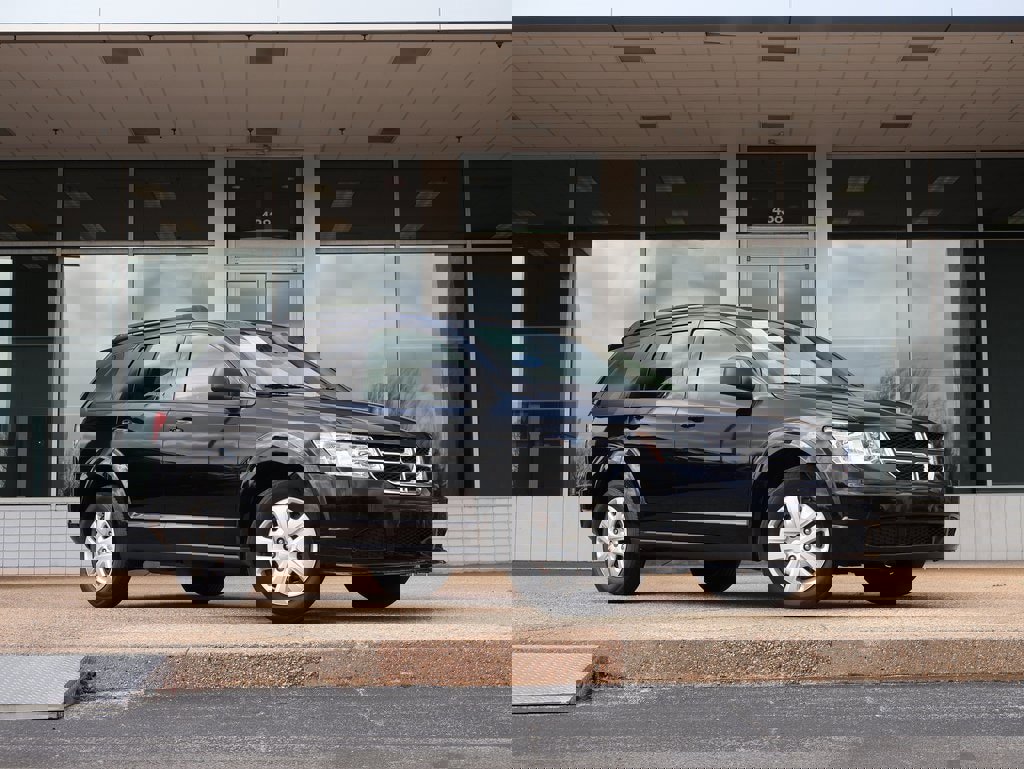 Used 2020 Dodge Journey SE w/ SE Popular Equipment Group image 1