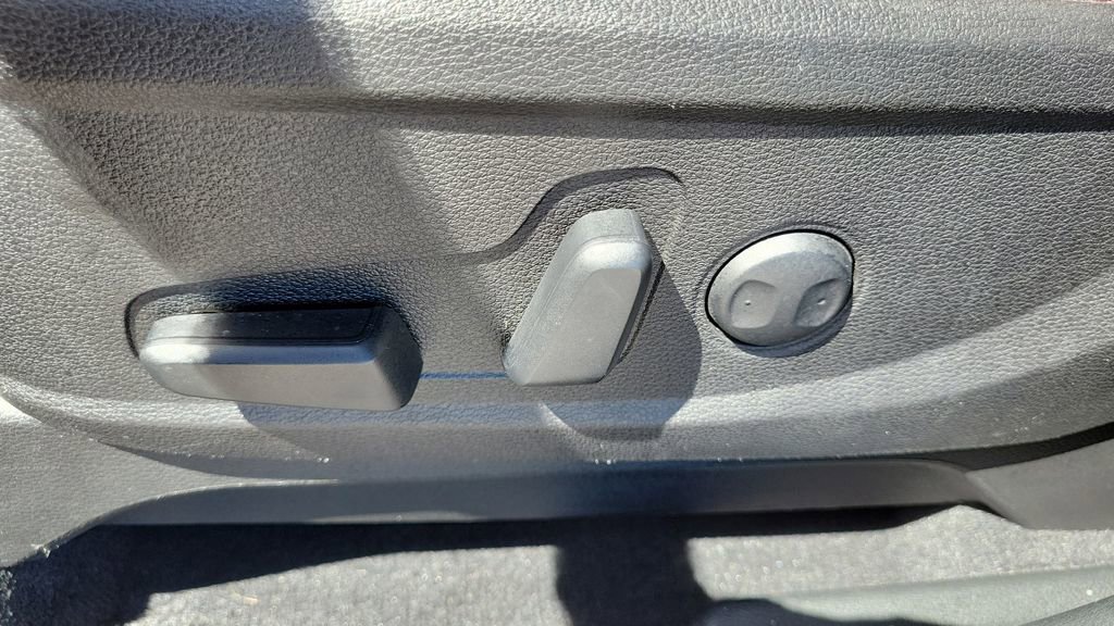 Used 2023 Kia Telluride EX w/ EX Captain's Chair Package image 16