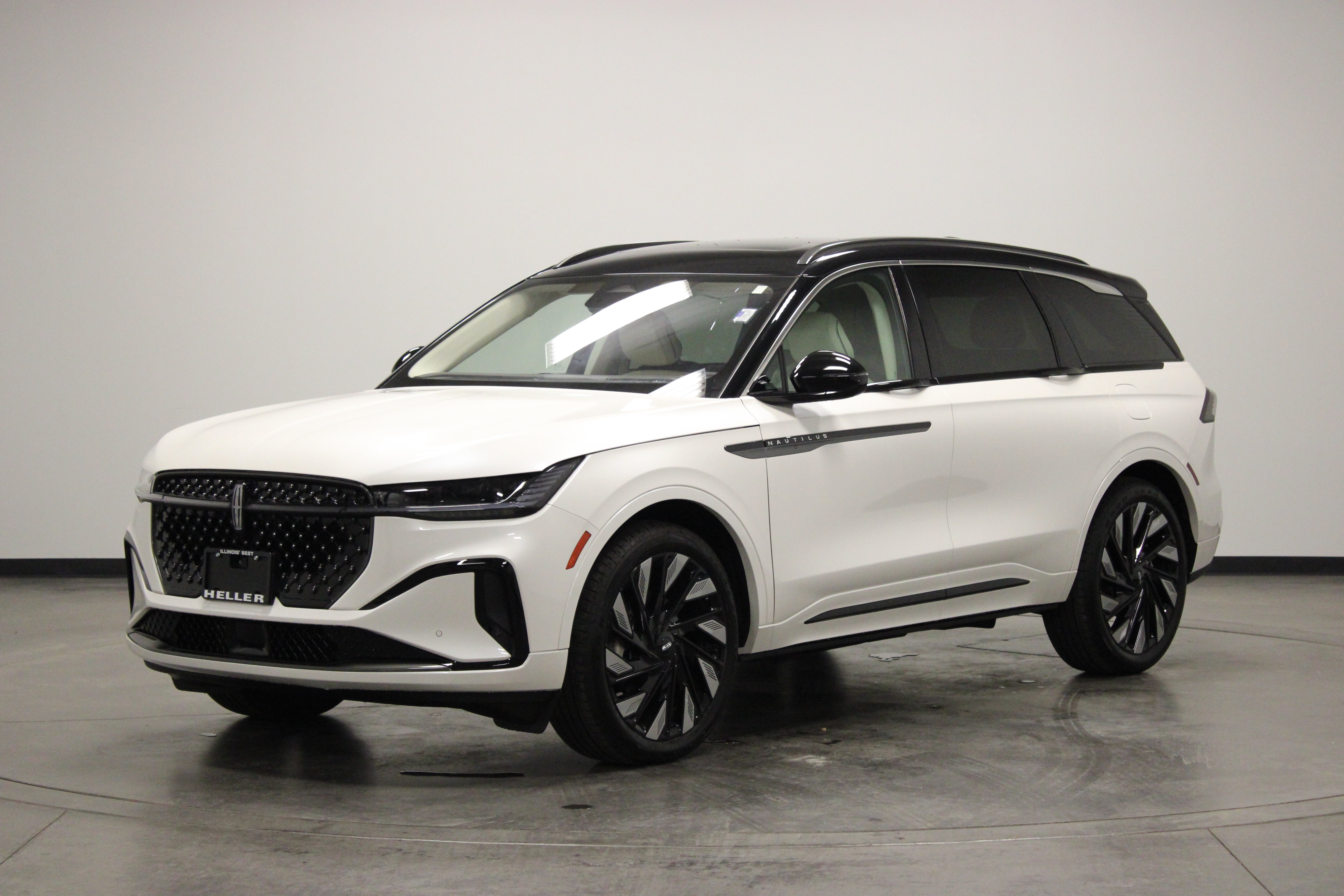 Used 2026 Lincoln Nautilus Black Label AWD/4WD image 4