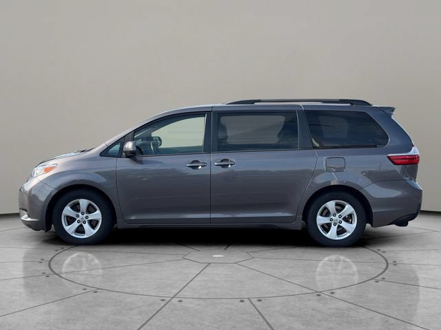 Used 2015 Toyota Sienna LE FWD image 3