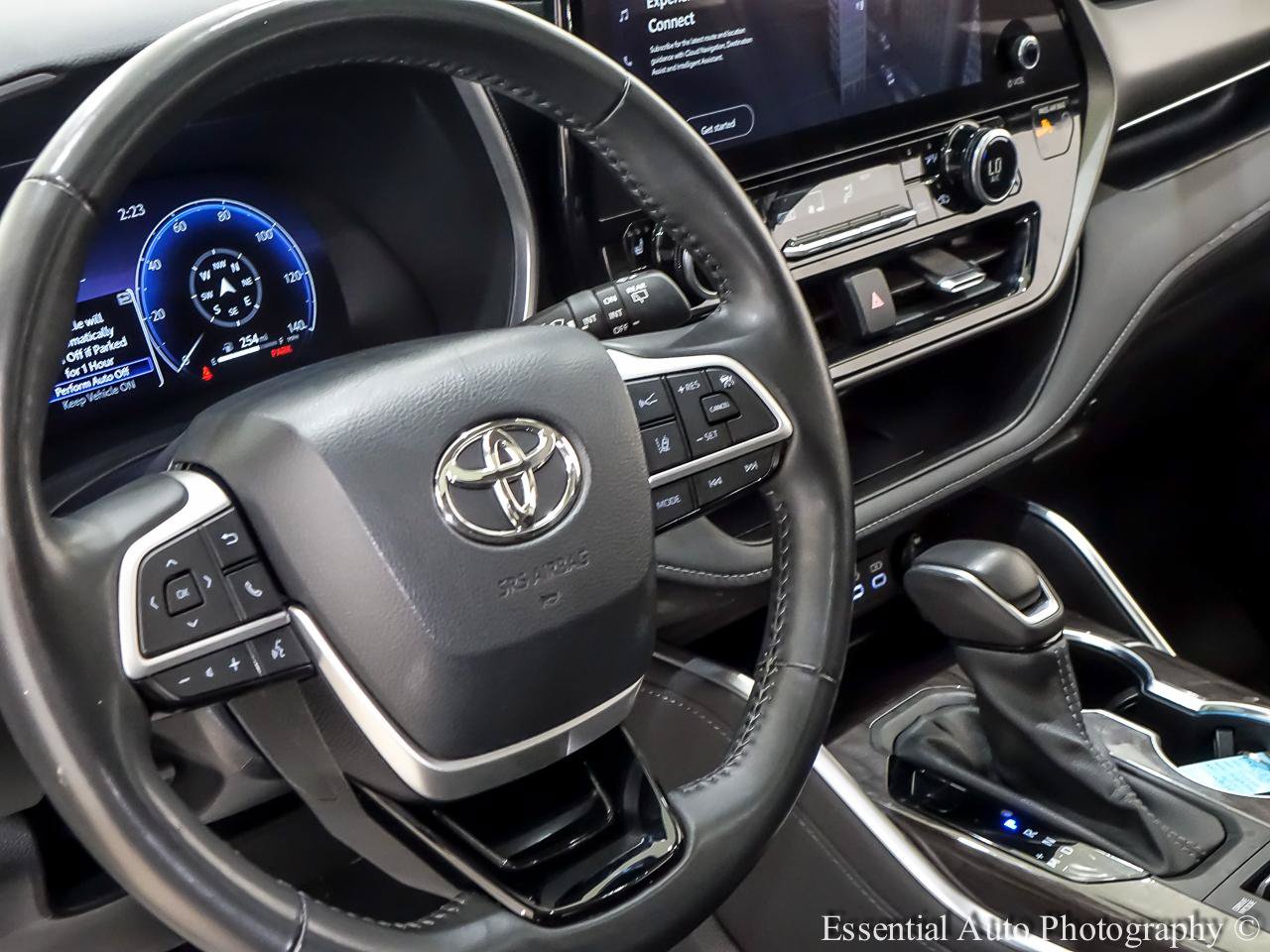 Used 2024 Toyota Highlander Limited AWD/4WD image 15