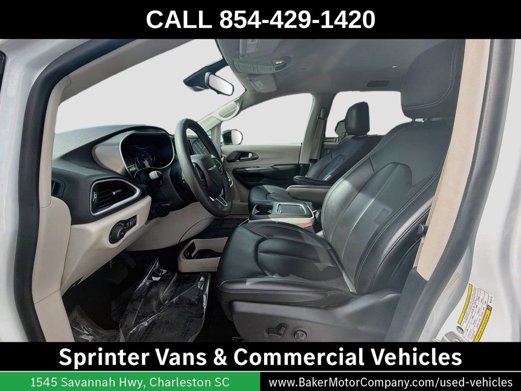 Used 2024 Chrysler Pacifica Touring-L FWD image 22