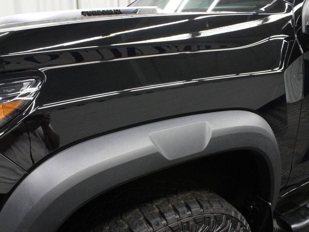 Used 2026 Chevrolet Colorado ZR2 w/ Technology Package AWD/4WD image 53